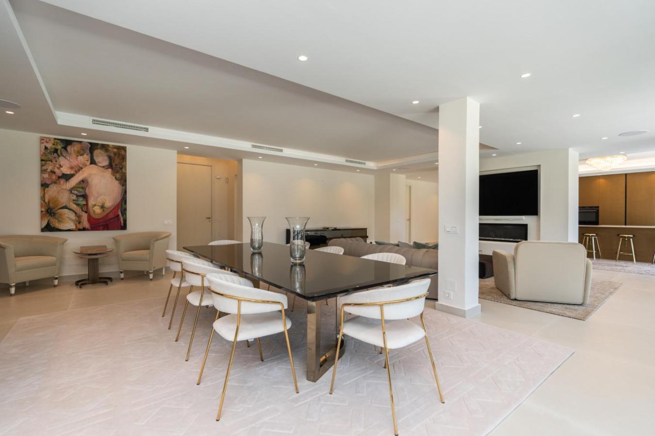 Stunning 6-bedroom In Guadalmina Baja Villa Marbella
