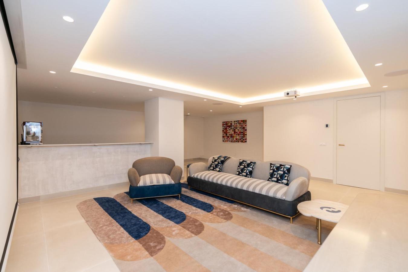 Stunning 6-bedroom In Guadalmina Baja Villa