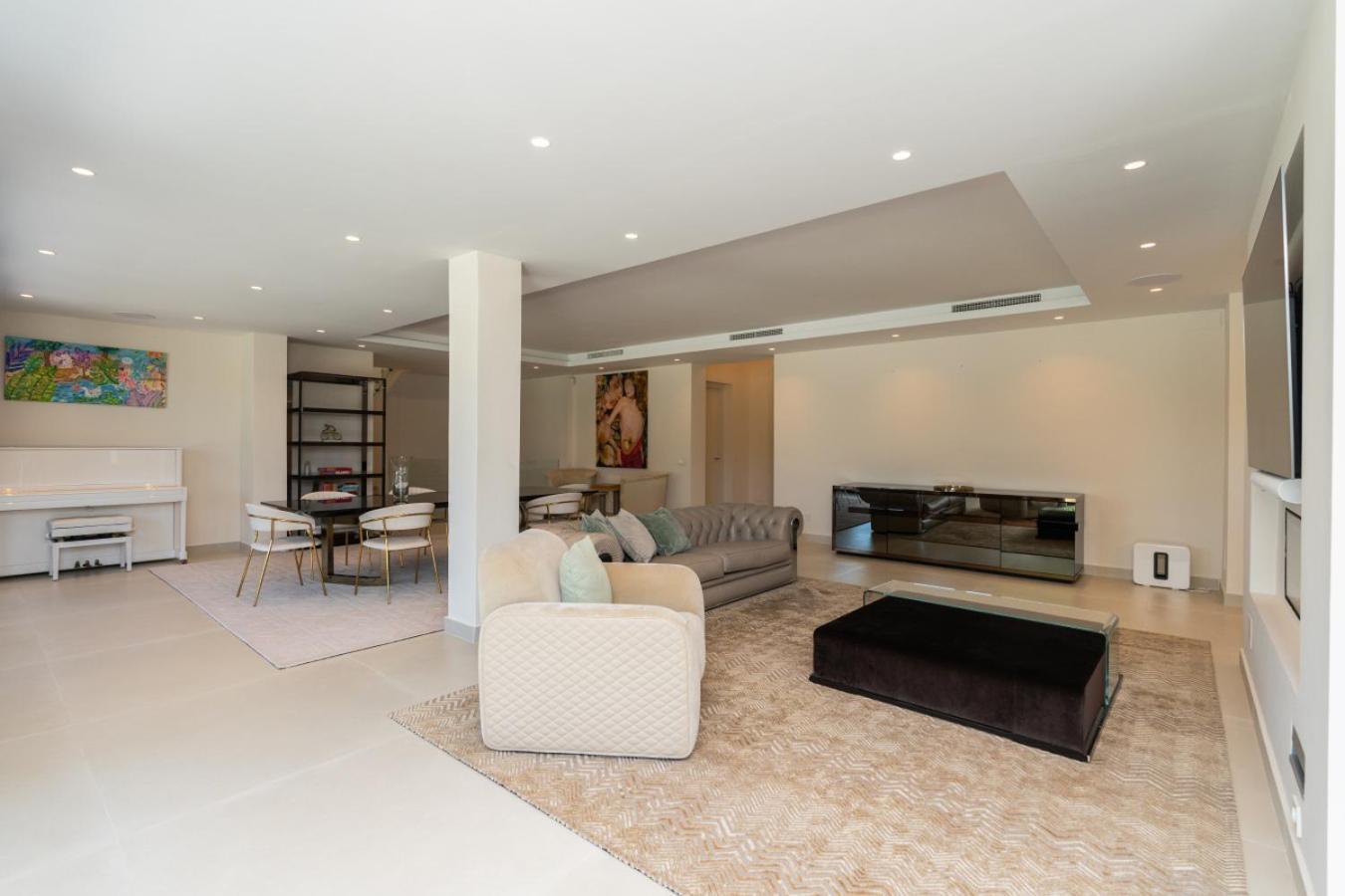 Stunning 6-bedroom In Guadalmina Baja Villa *