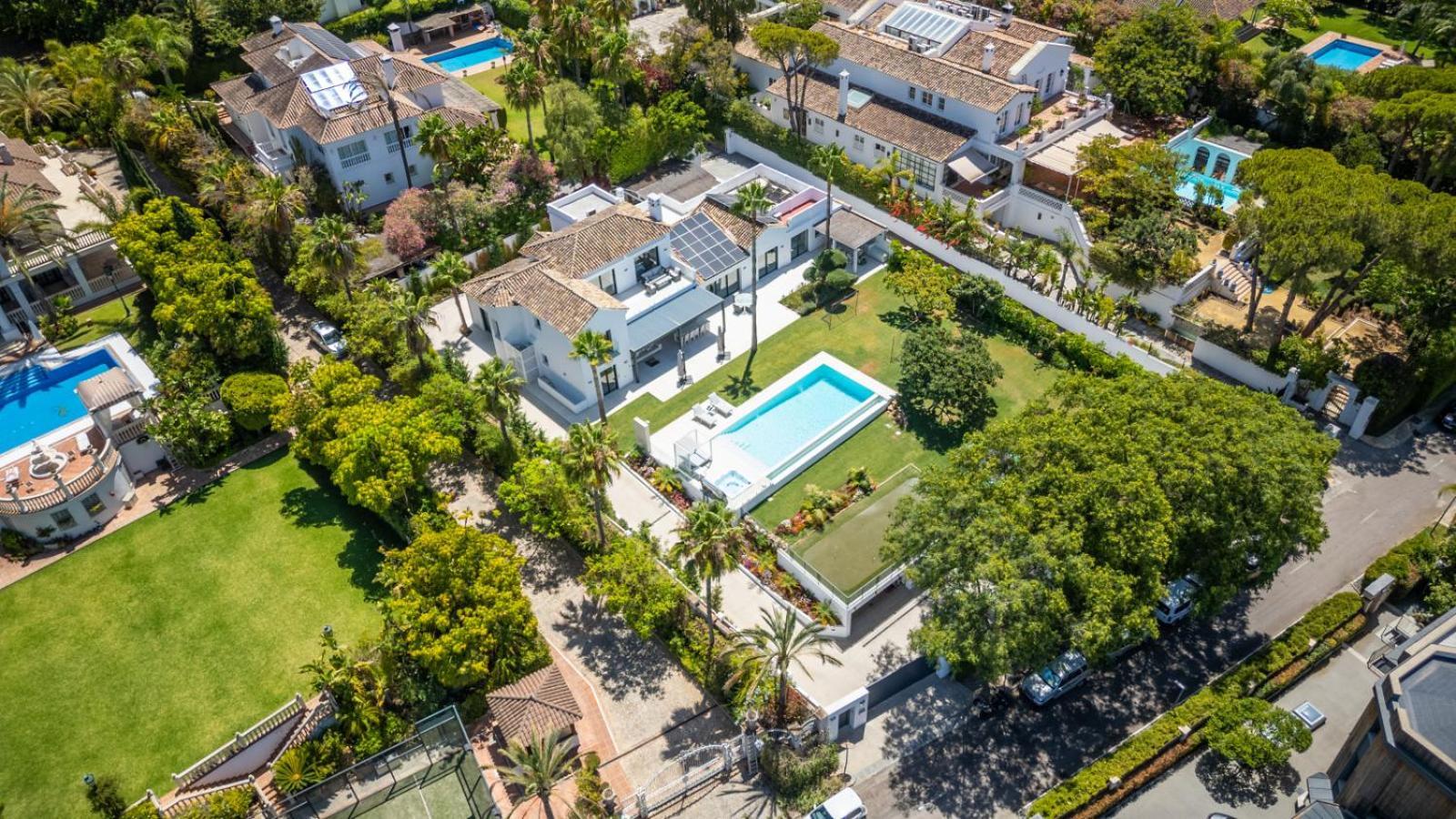 Villa Stunning 6-bedroom In Guadalmina Baja Marbella