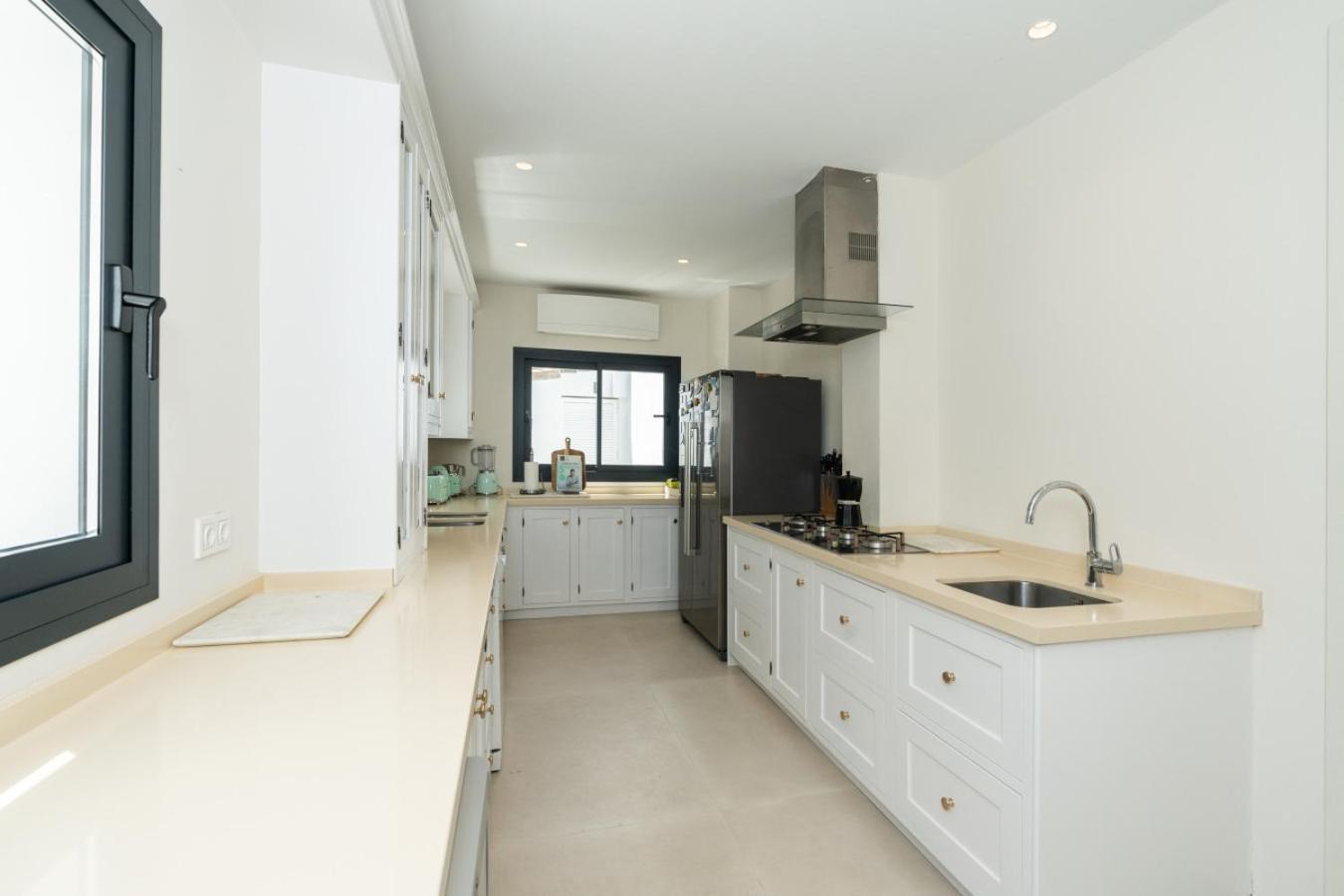 Stunning 6-bedroom In Guadalmina Baja Marbella