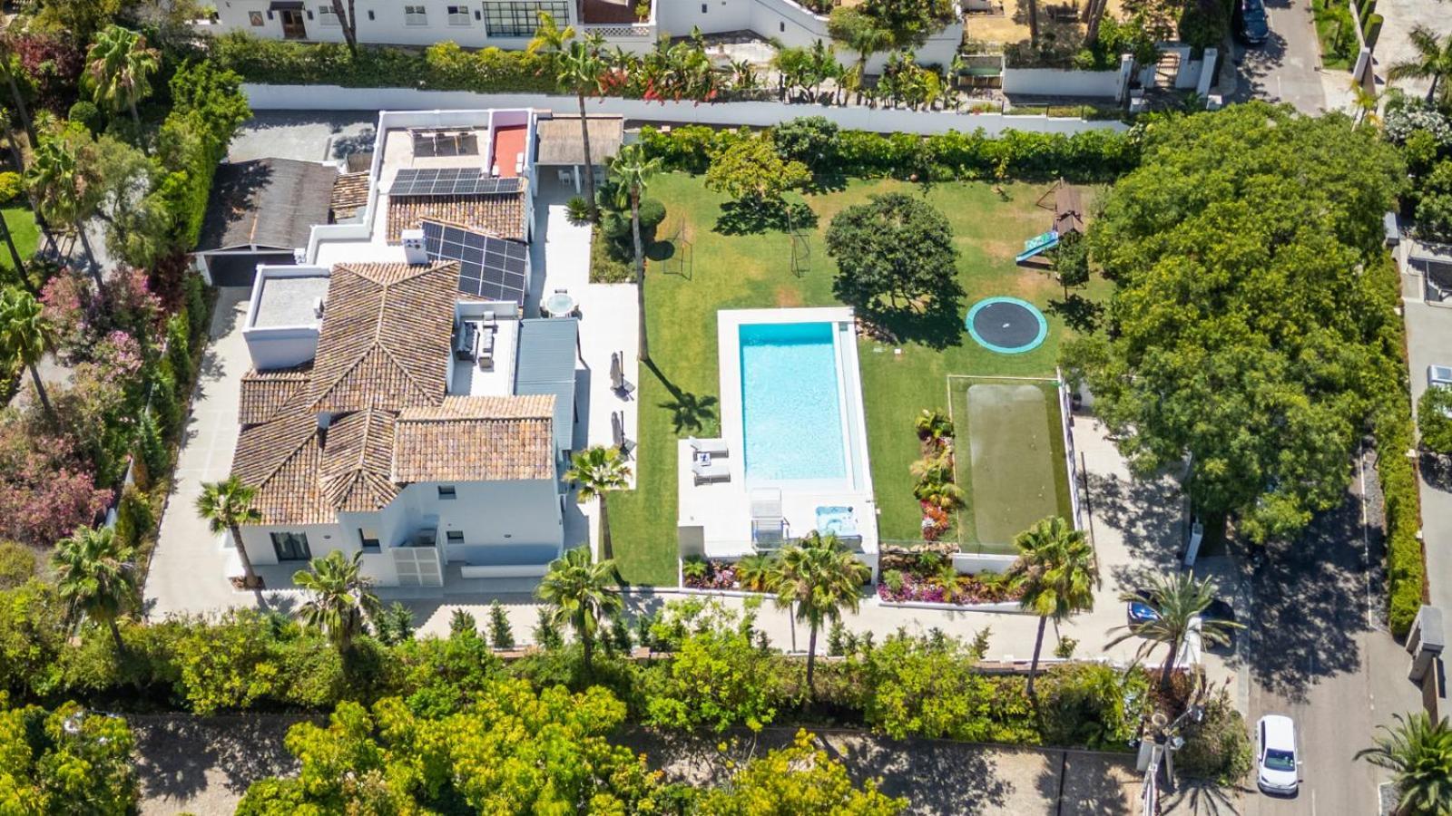 Stunning 6-bedroom In Guadalmina Baja