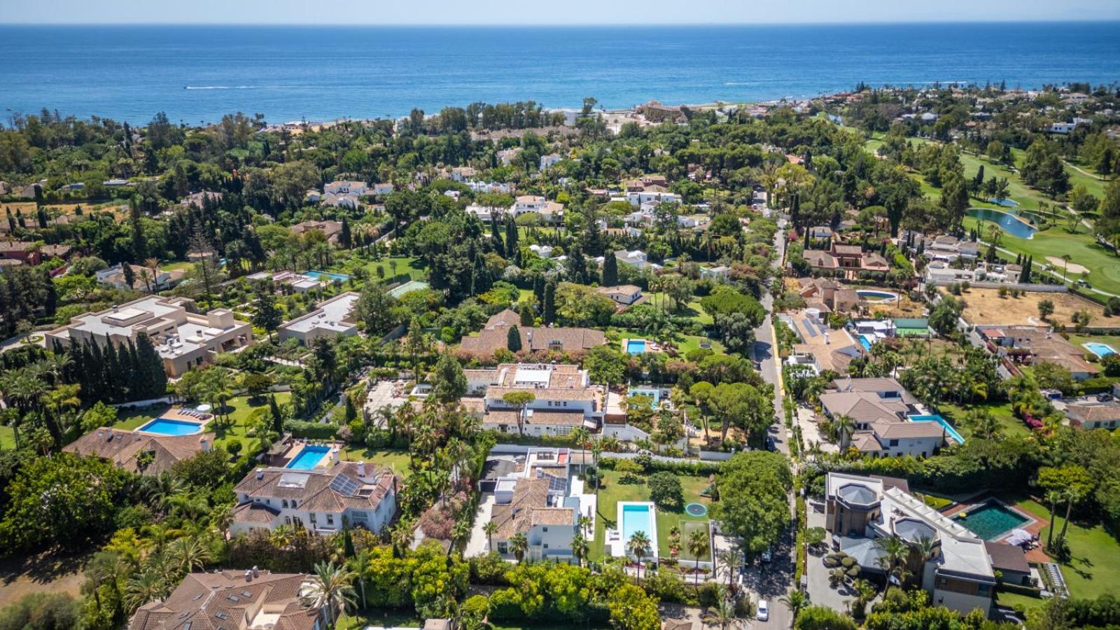 Stunning 6-bedroom In Guadalmina Baja Villa *