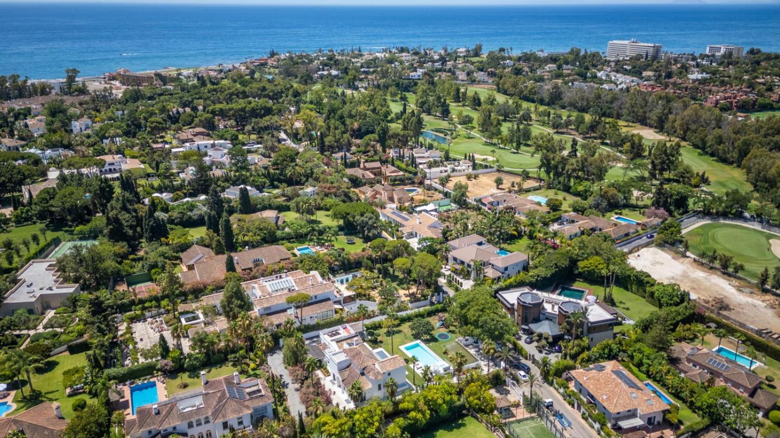 Villa Stunning 6-bedroom In Guadalmina Baja Marbella