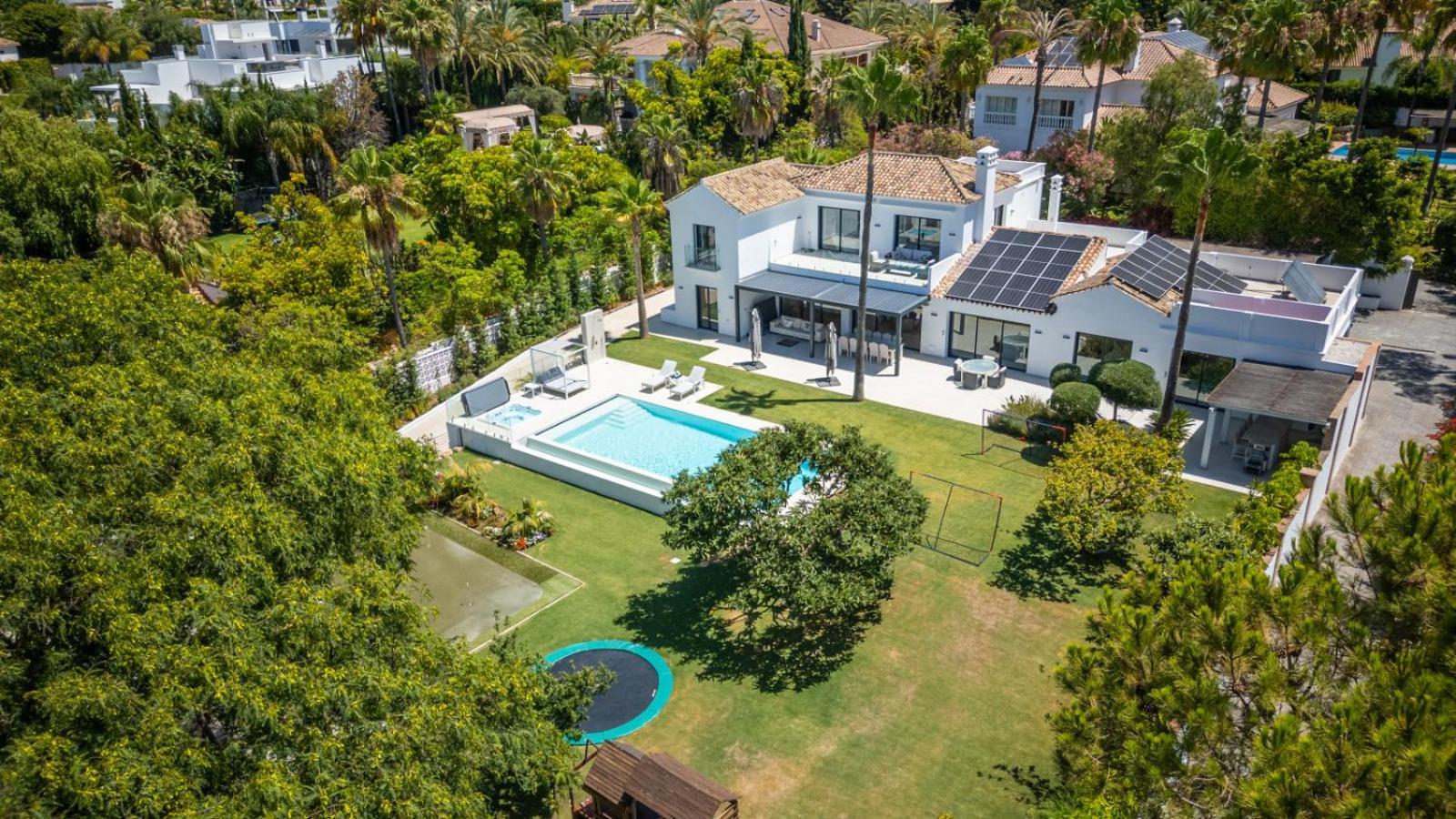 Stunning 6-bedroom In Guadalmina Baja * Marbella