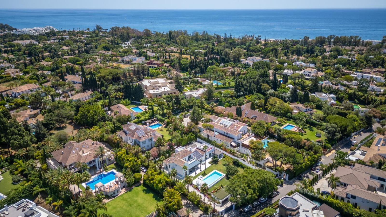 Villa Stunning 6-bedroom In Guadalmina Baja *