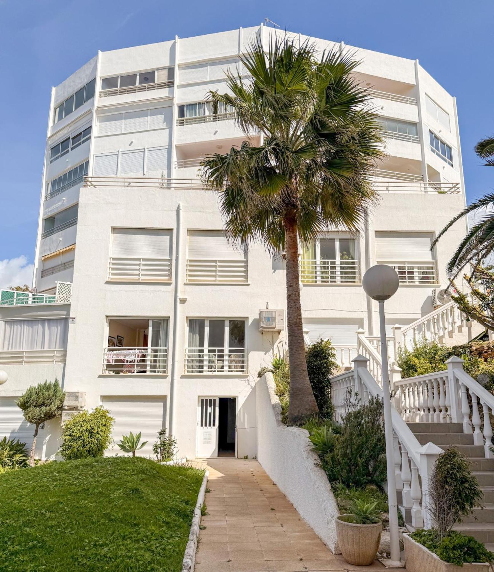 Casa La Luna- Beachfront 1br With Sea Views Marbella
