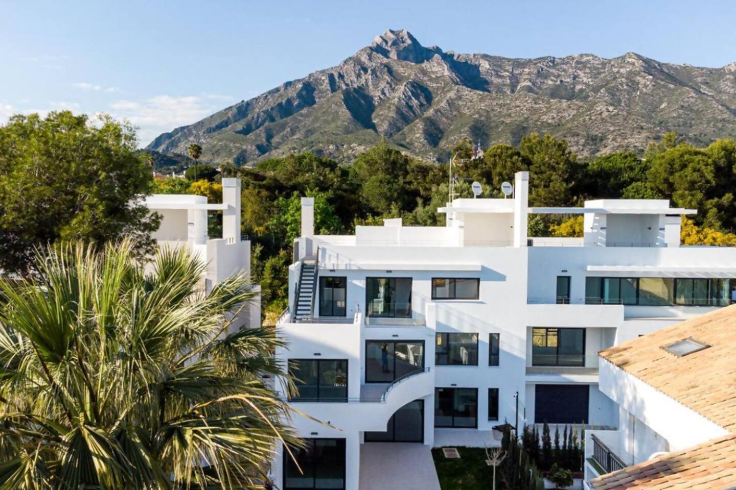 Bajo Con Jardin En La Milla De Oro Apartamento Marbella