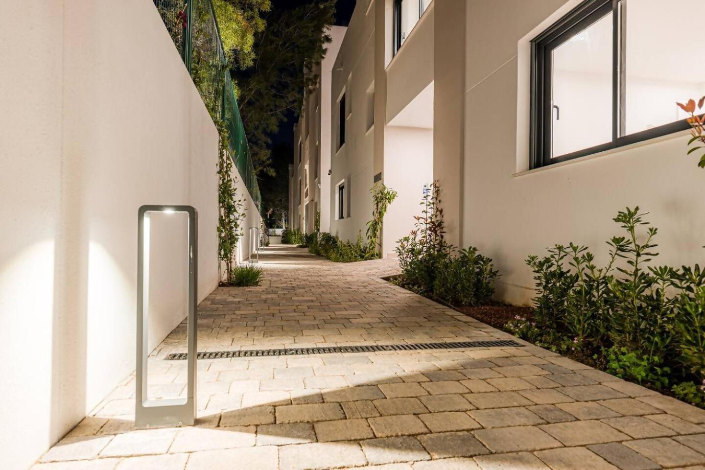 Apartamento Bajo Con Jardin En La Milla De Oro Marbella