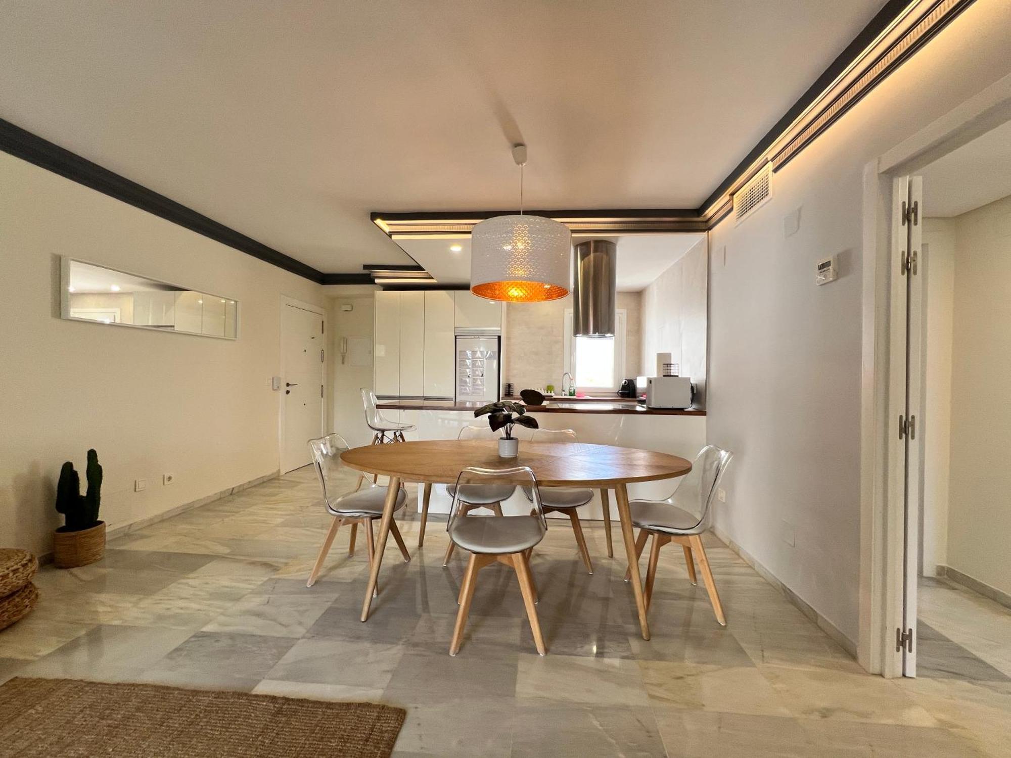 Apartamento Puerto Banus. Urb Jardines Del Puerto. For Up To 6 *