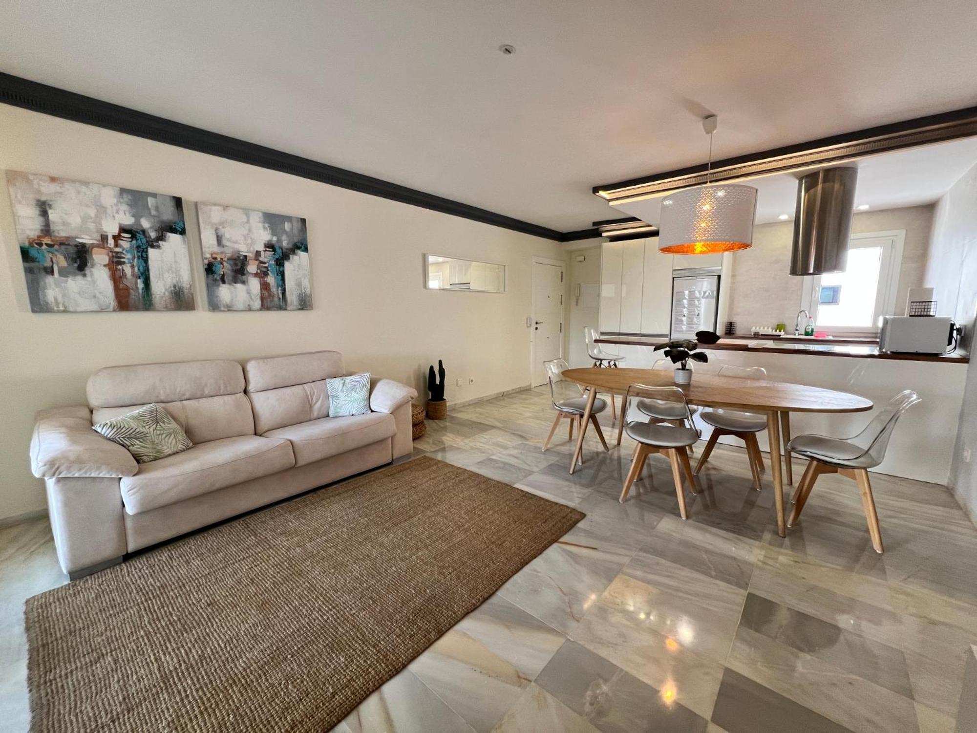 Puerto Banus. Urb Jardines Del Puerto. For Up To 6 Apartamento