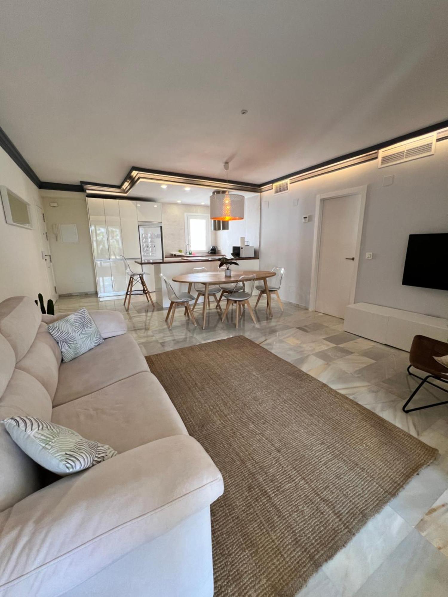 Puerto Banus. Urb Jardines Del Puerto. For Up To 6 Apartamento Marbella
