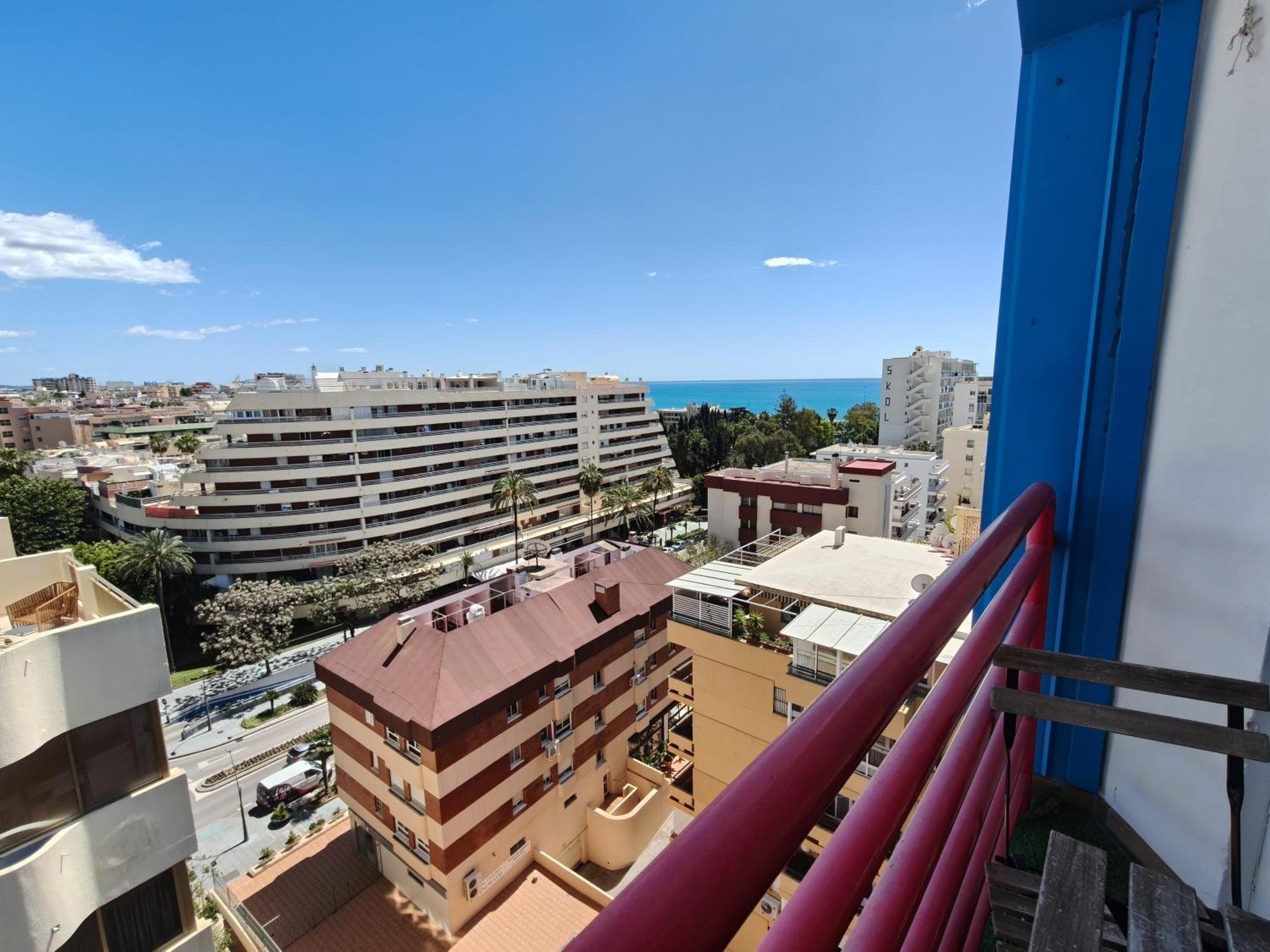 Apartment Blue Glass Penthouse In Center