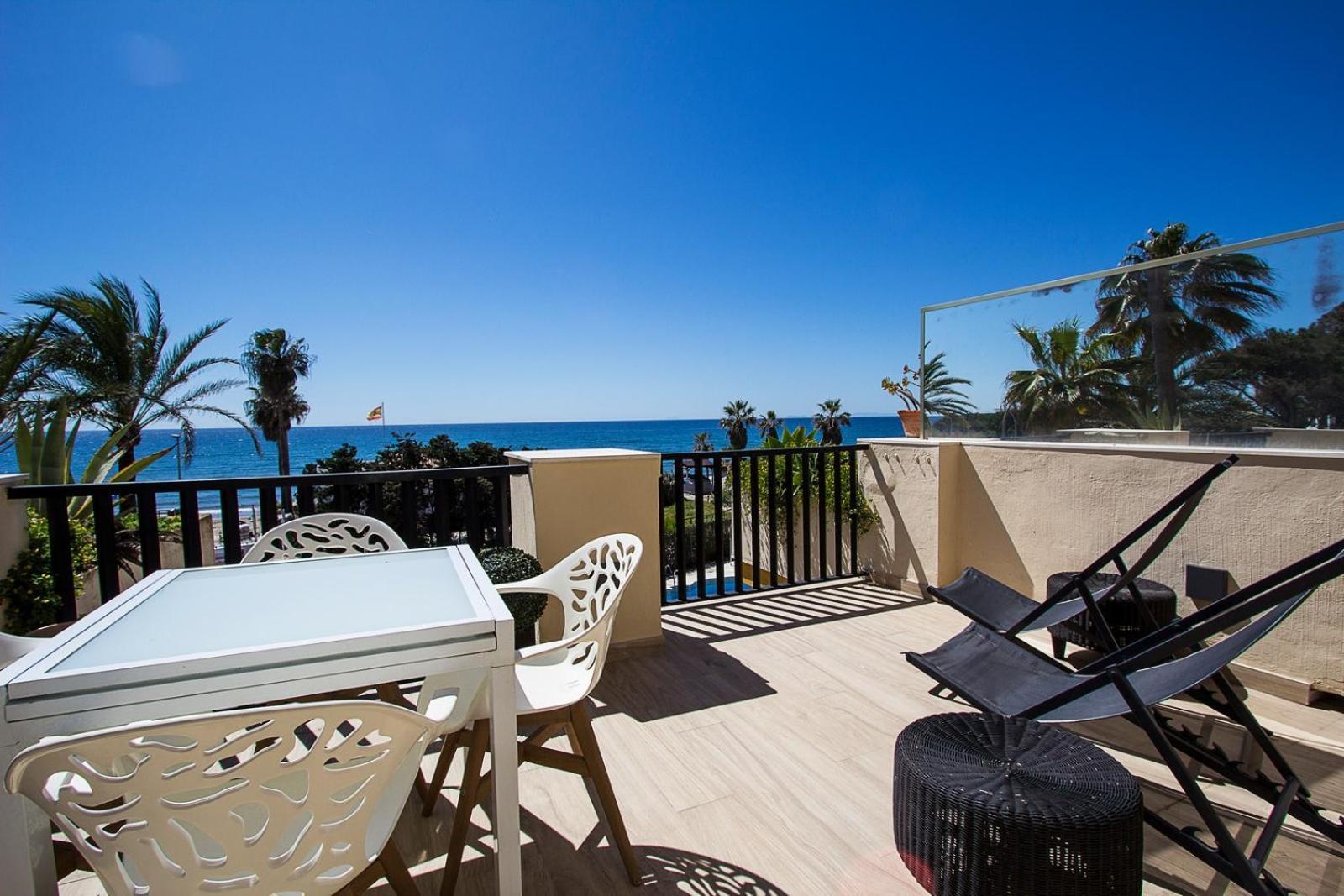 Sea Front In Apartment *