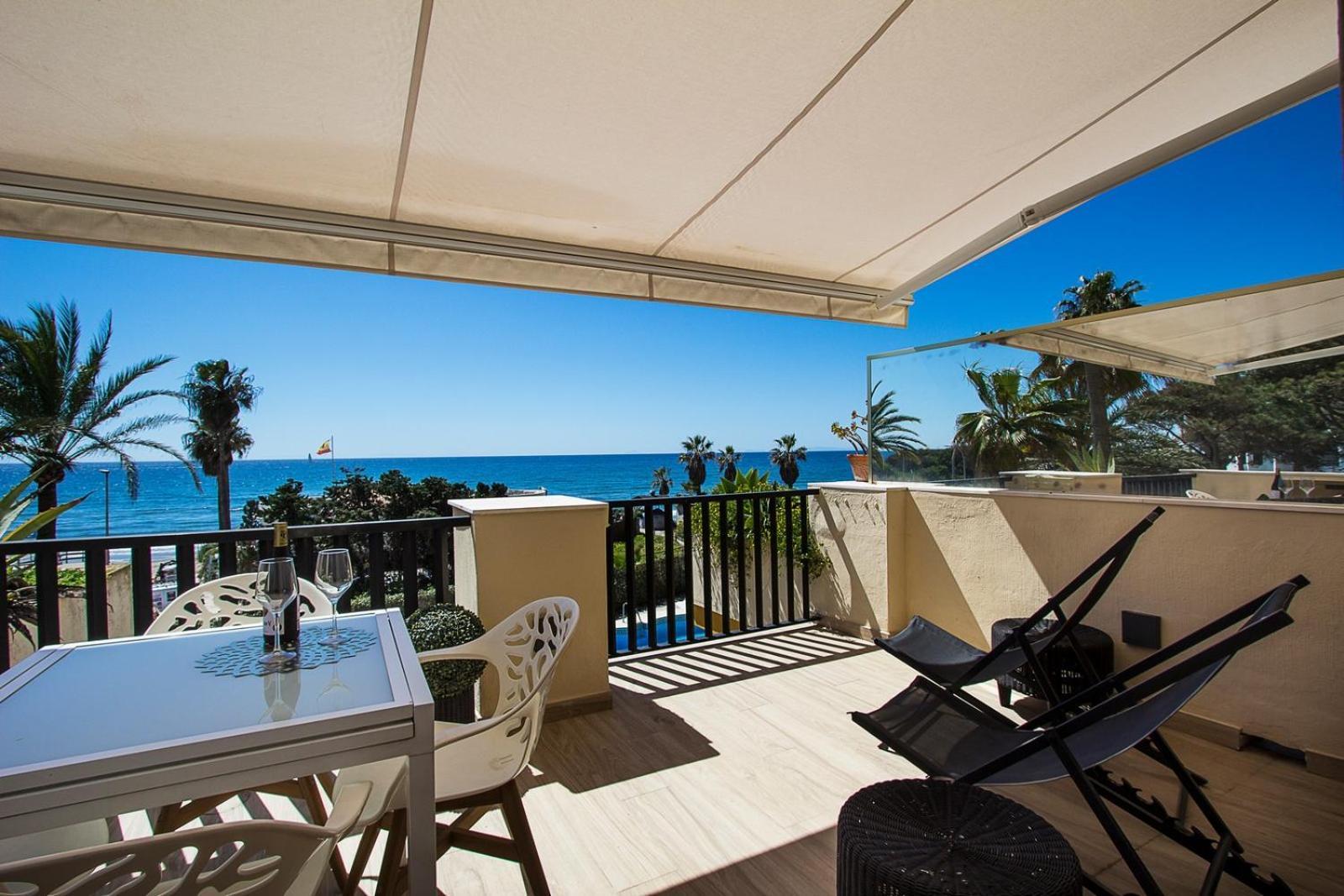 Sea Front In Apartment *