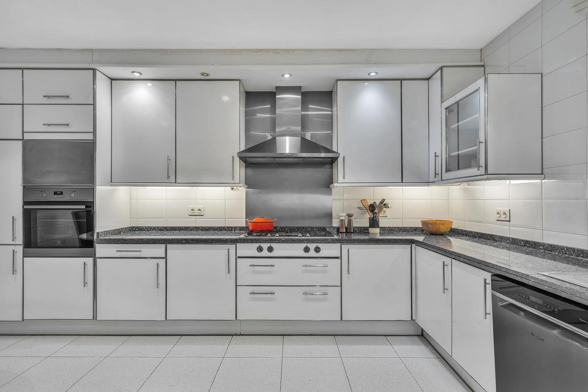 In Great Location Villa Marbella