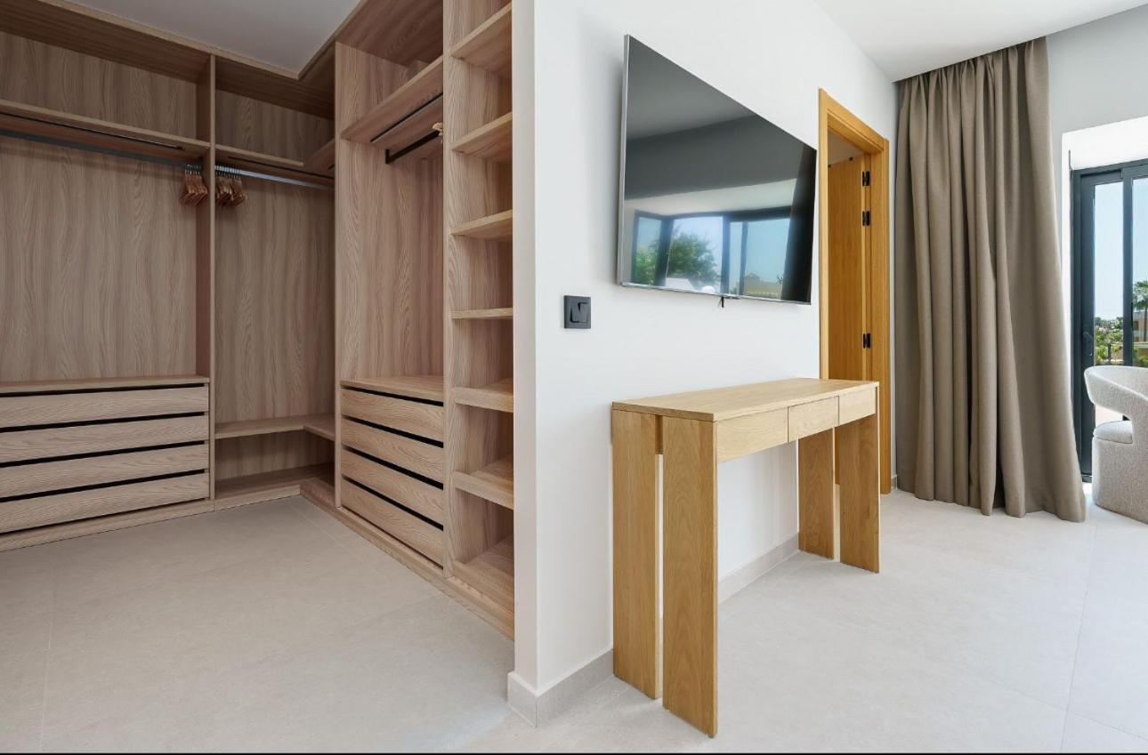 Triplex En Aloha Gardens, 4 Apartamento