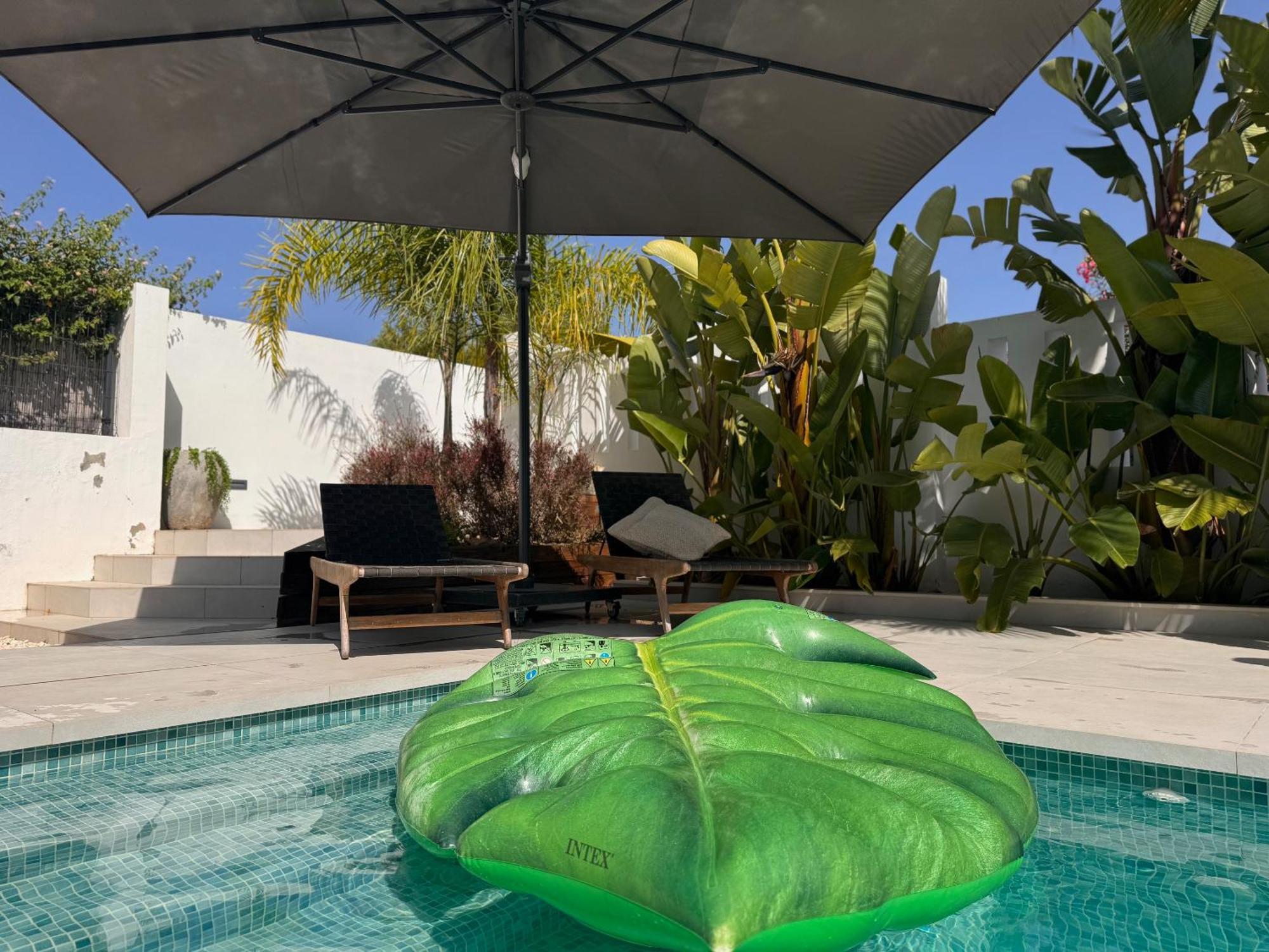 Bliss - Luxury 4-bedroom With Garden, Private Pool & Jacuzzi, Marbesa Near- 5 Min To The Cabopino * Marbella
