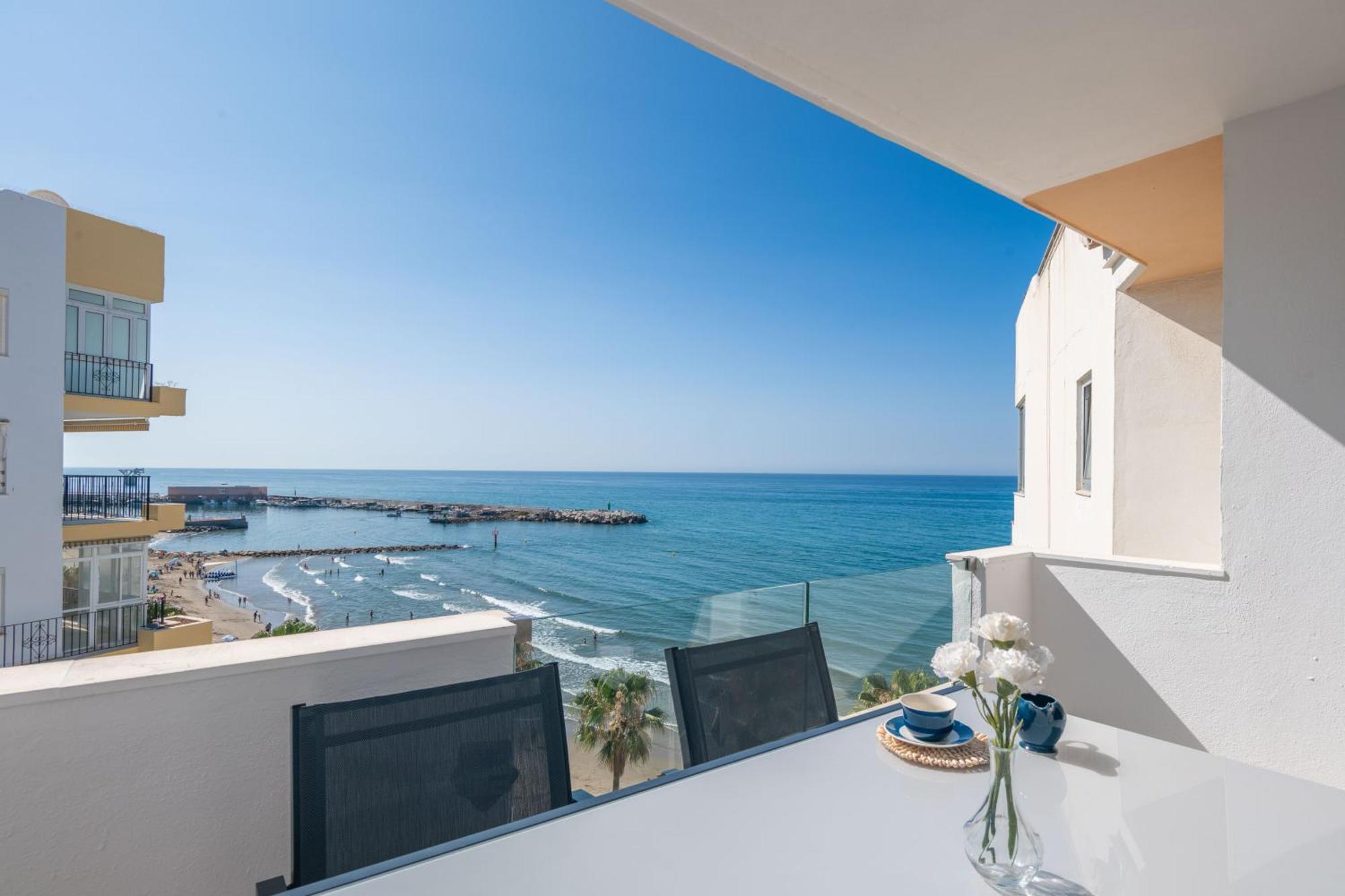 Apartment In Front Of Sea & Center *