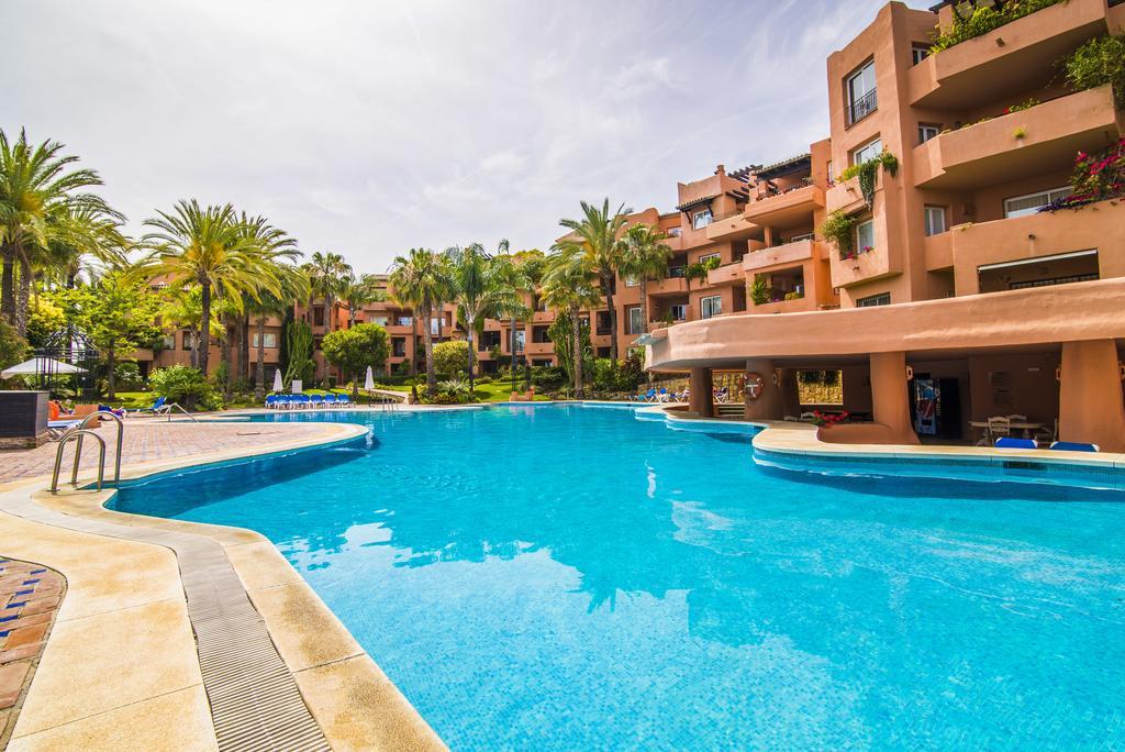 Apartment Golden Mile Oasis: Beachfront Family Haven At Puente