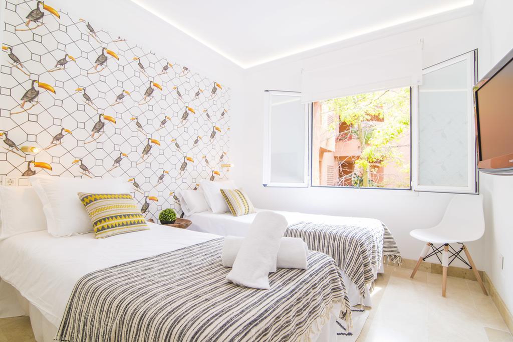 Golden Mile Oasis: Beachfront Family Haven At Puente Apartment