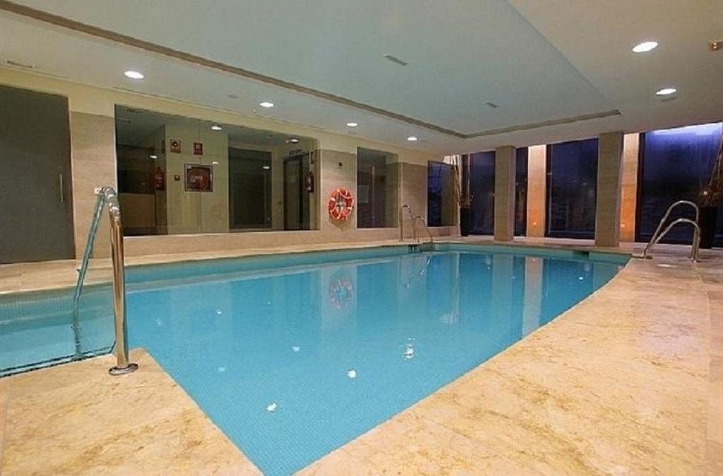 Luxurious With Area Apartment *