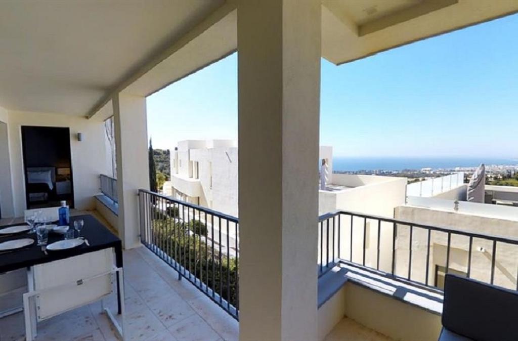 Luxurious With Area Apartment