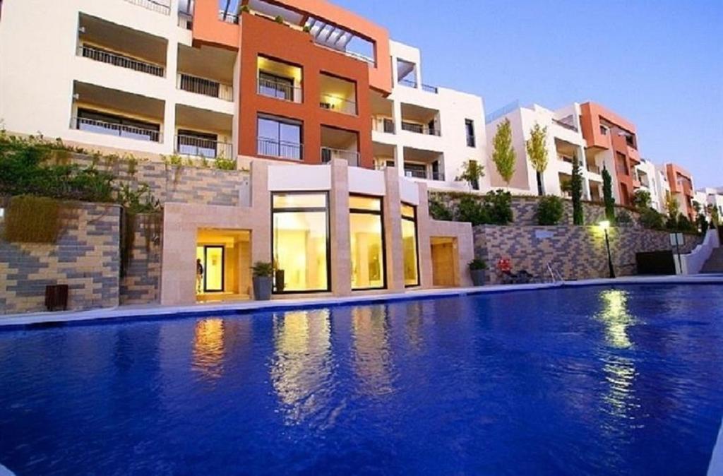 Apartment Luxurious With Area *