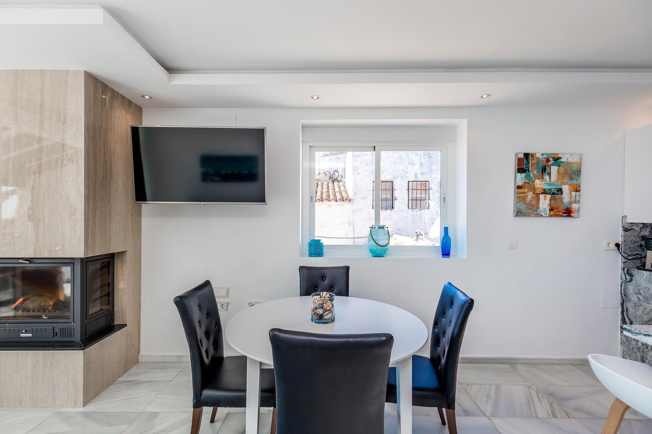Front Line Penthouse Puerto Banus With Sea Views *