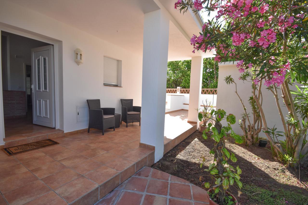 Vakantiehuis In The Second Line, Modern Beachfront In Costabella, *