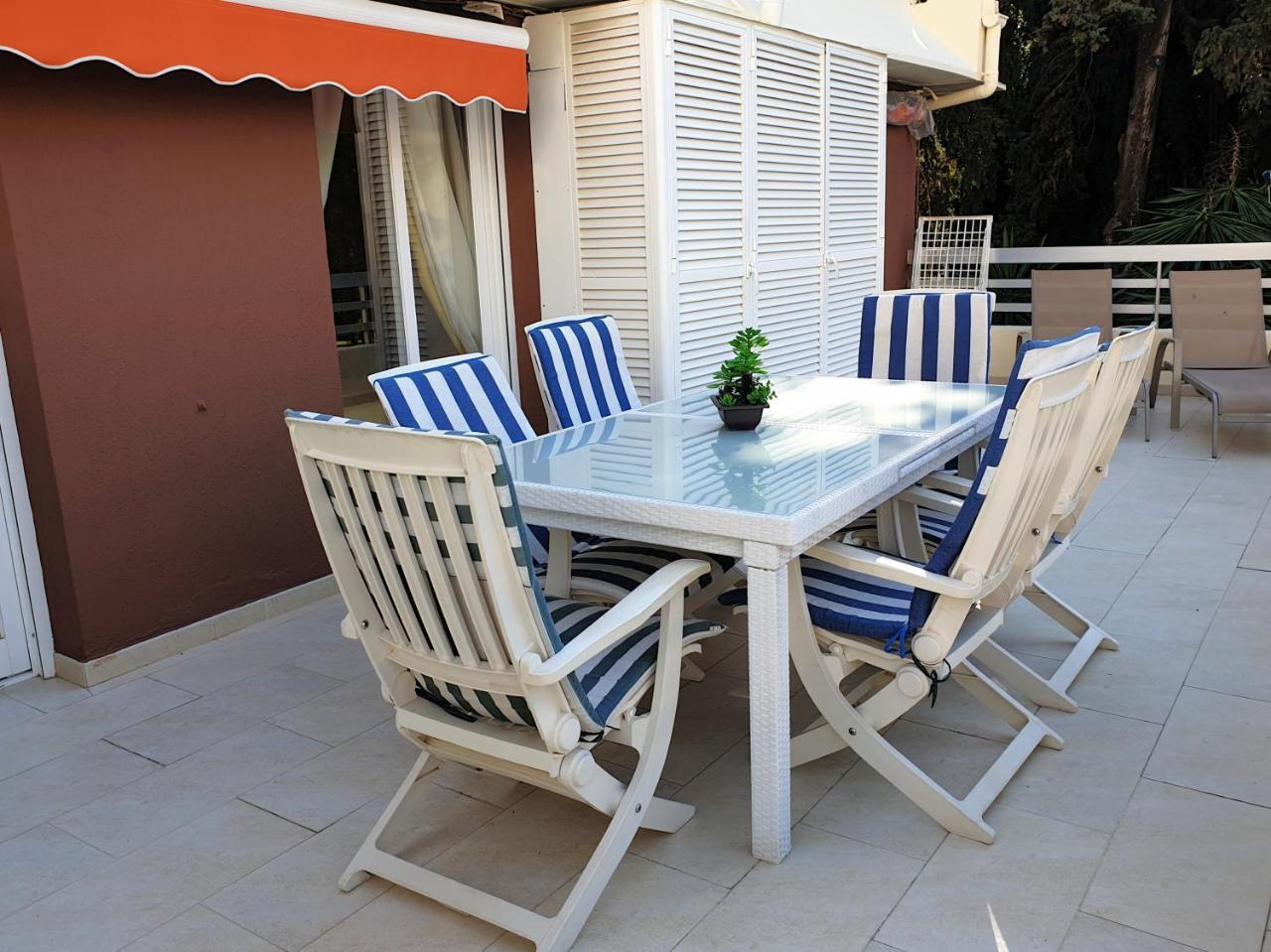 Spacious 3 Bedroom 2nd Line Center Apartment