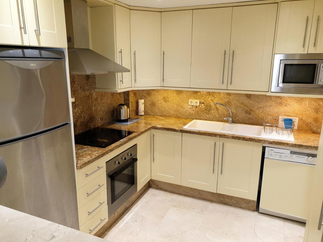 Spacious 3 Bedroom 2nd Line Center Apartment Marbella
