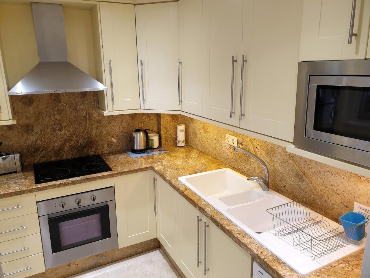 Apartment Spacious 3 Bedroom 2nd Line Center Marbella