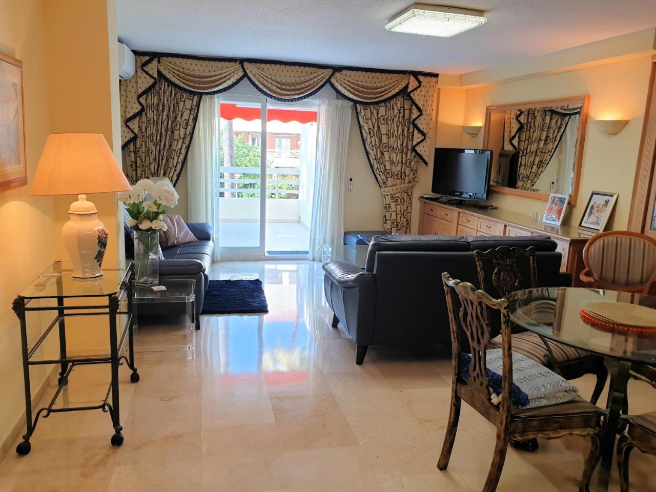 Spacious 3 Bedroom 2nd Line Center Apartment Marbella