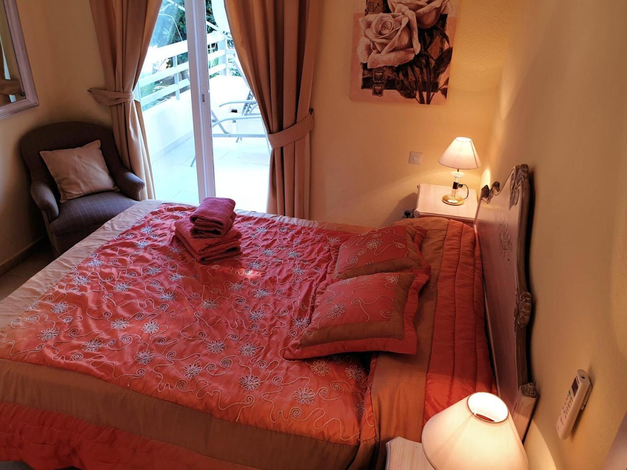 Spacious 3 Bedroom 2nd Line Center * Marbella