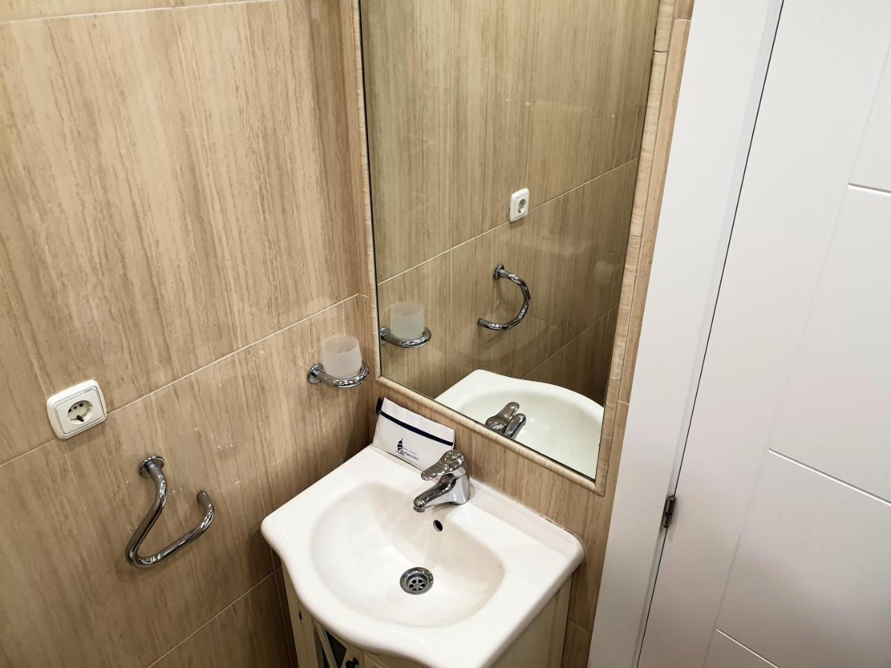 Apartment Spacious 3 Bedroom 2nd Line Center