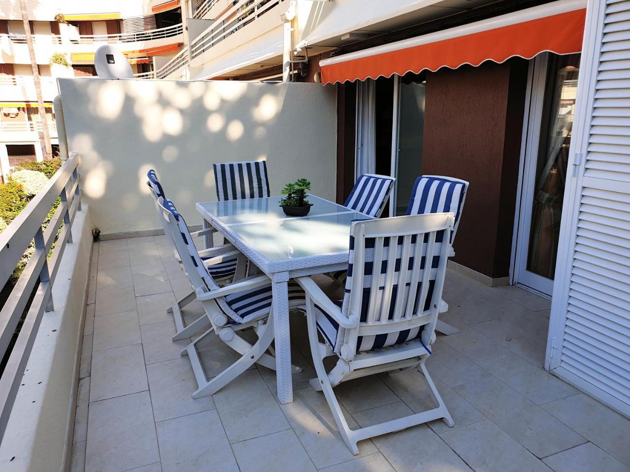 Spacious 3 Bedroom 2nd Line Center Marbella