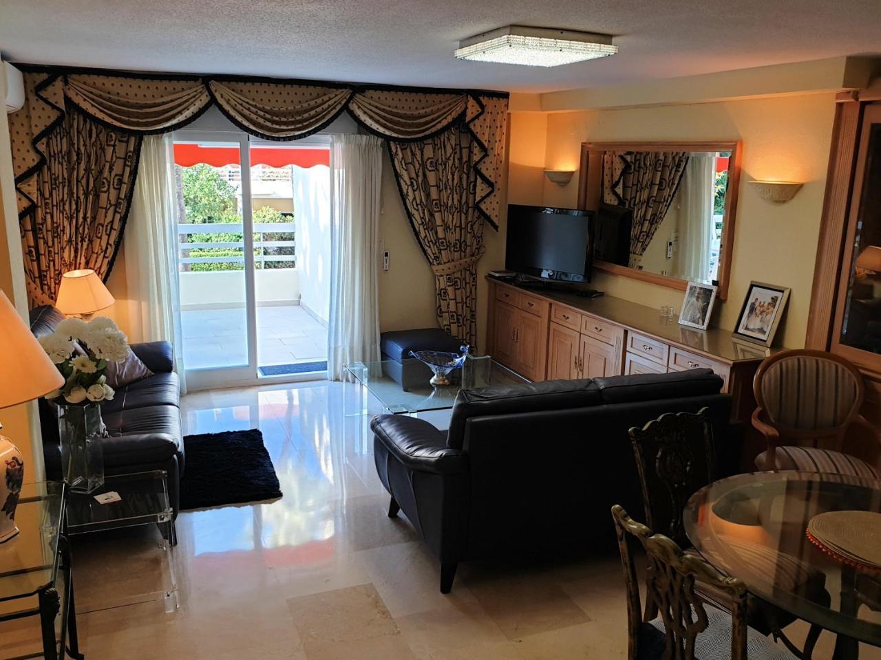 Apartment Spacious 3 Bedroom 2nd Line Center Marbella