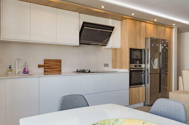 Bonito En Primera Linea Playa Apartamento Marbella