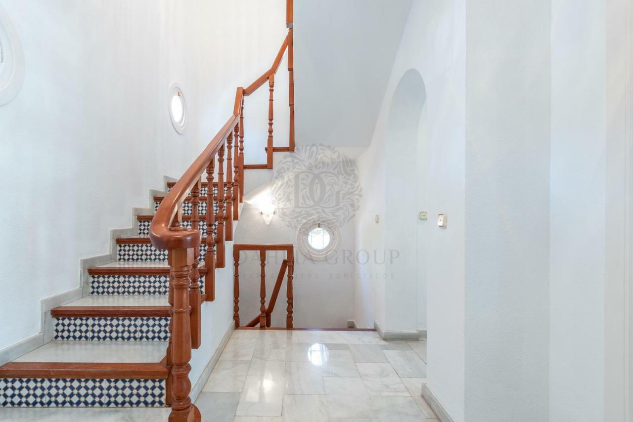 Center By Dahlia Group