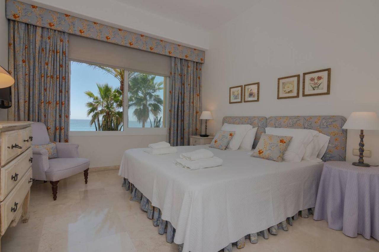 Apartment Superb Front Line Location With Heated Pool *