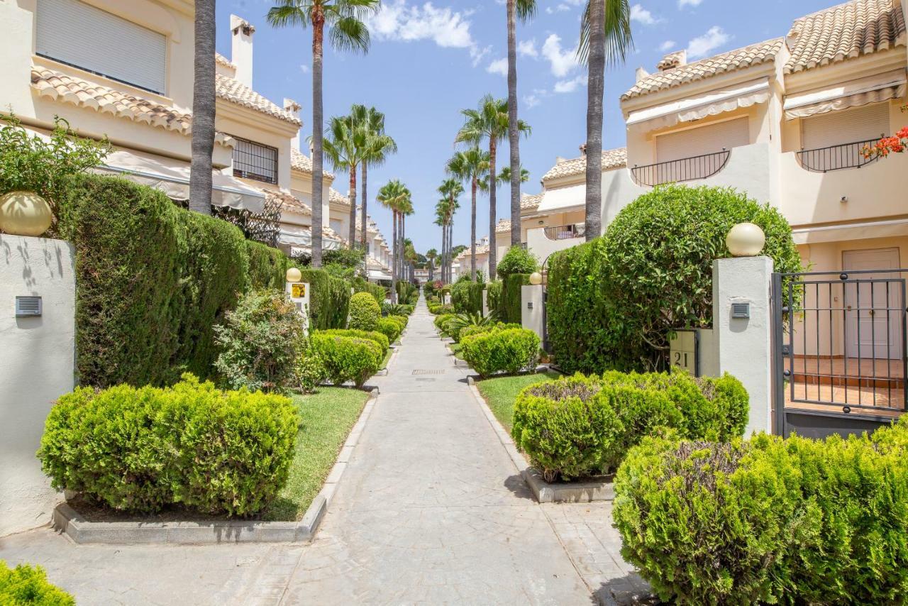 Stylish Townhouse In Beachfront Complex *