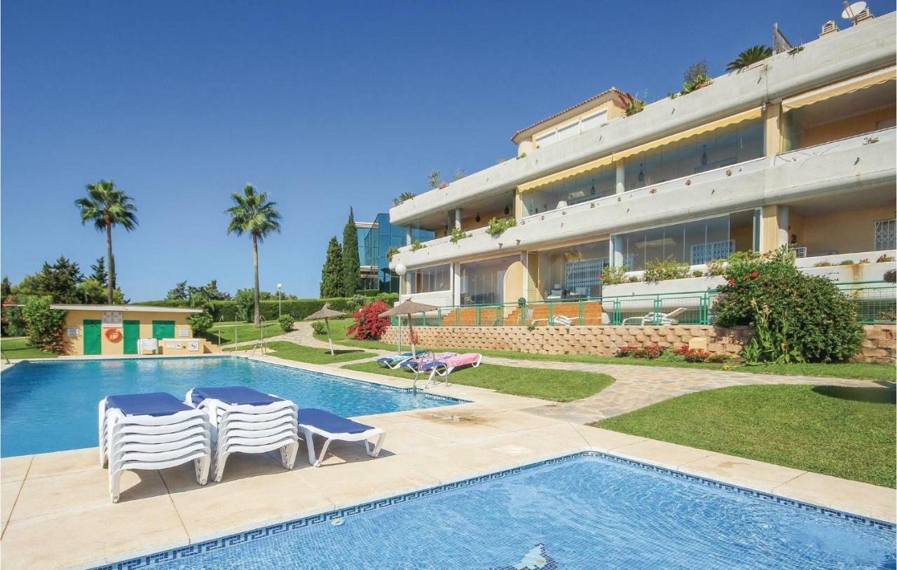 Stunning In With Swimming Pool *