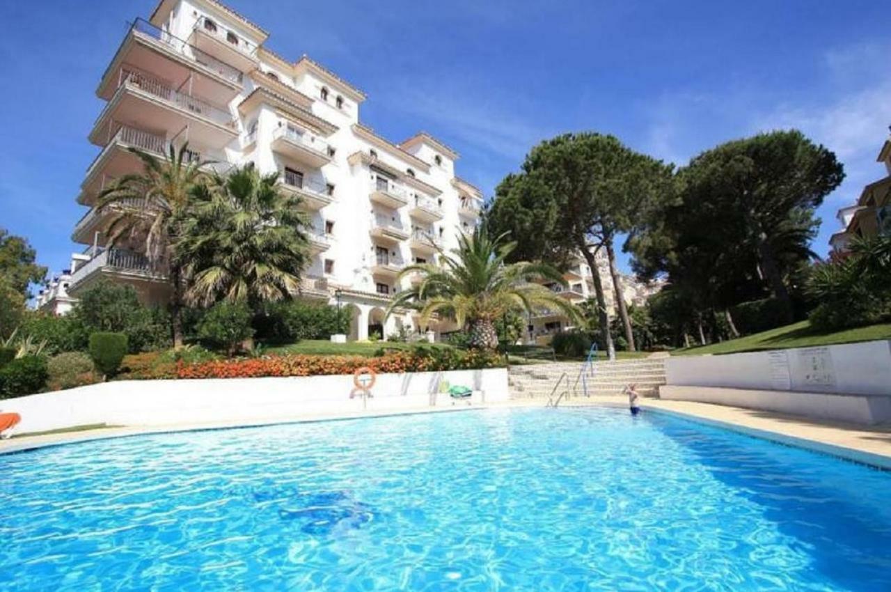 Beachfront Luxury Apartment, Puerto Banus, Apartamento *