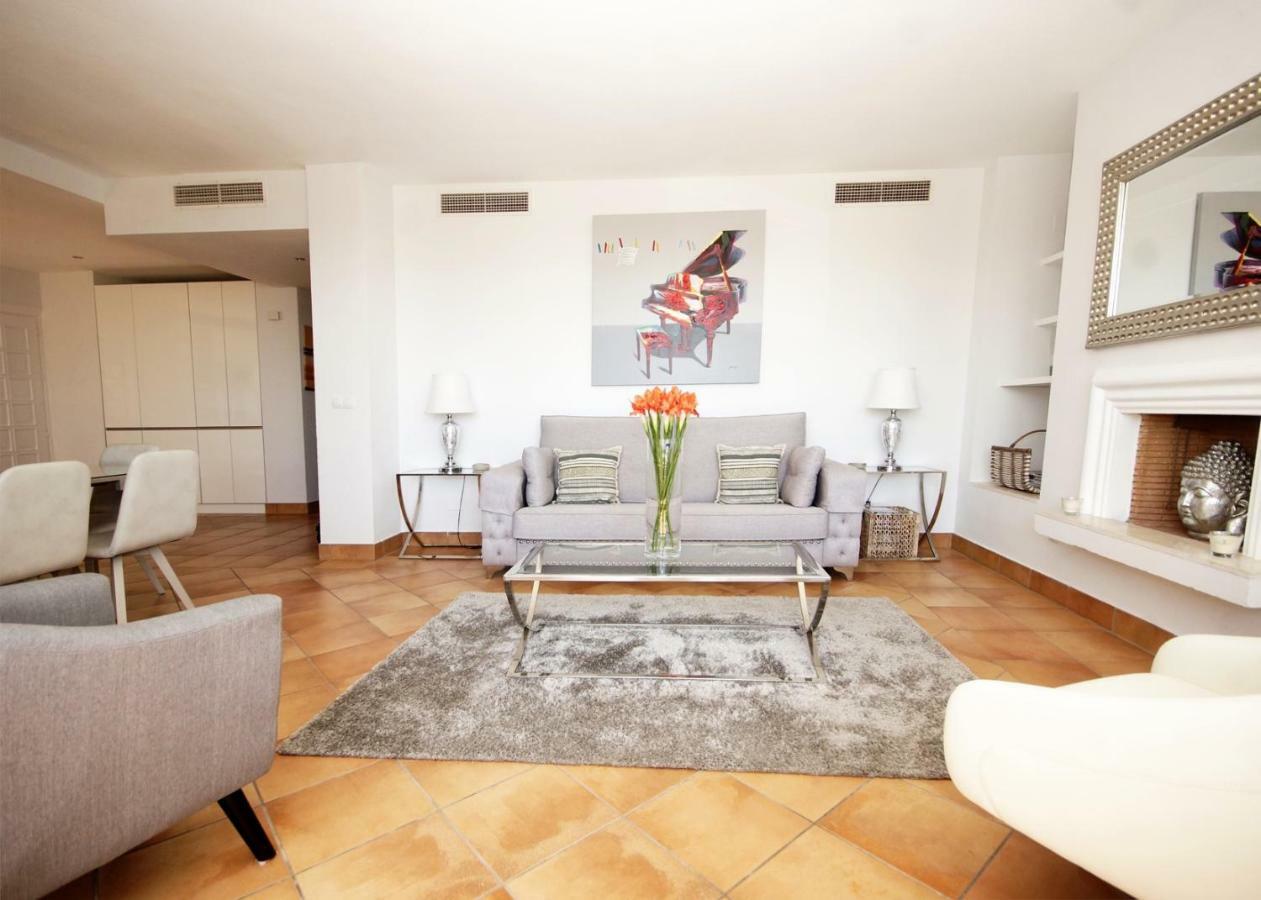 Jardines De Golondrinas With Sea Views Marbella