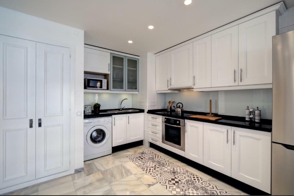 Apartment Center New And Luxurious On The 627