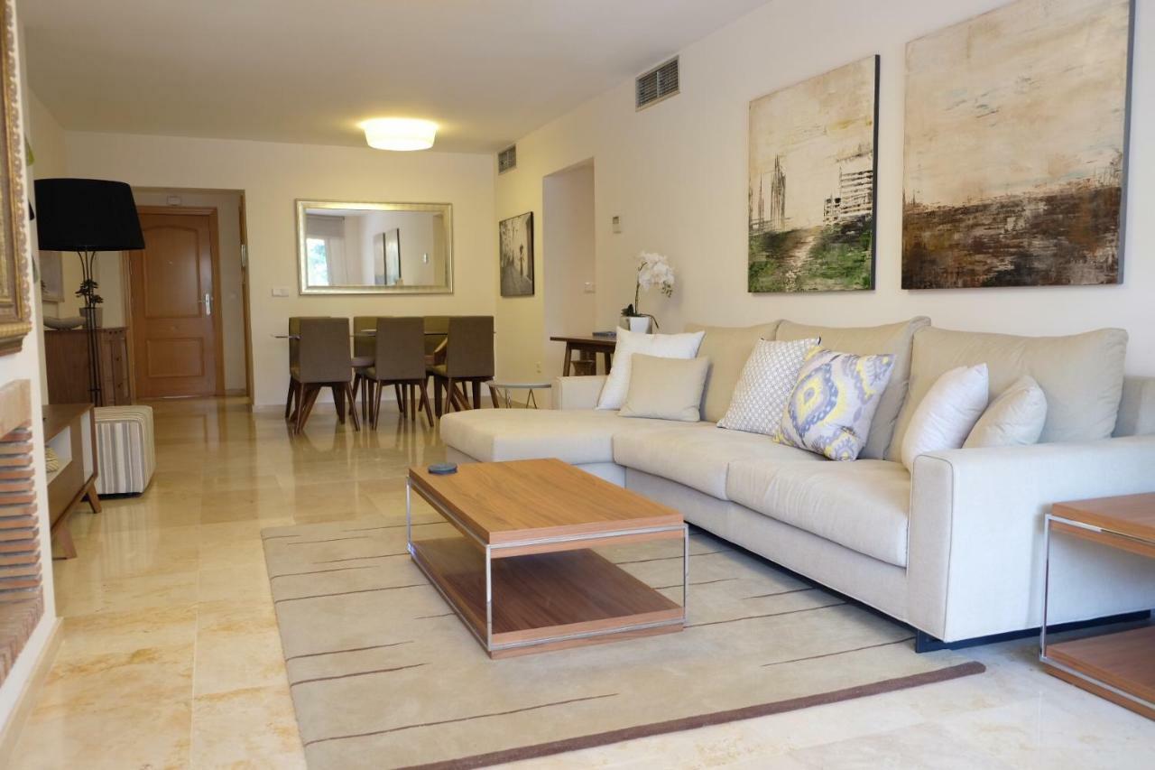 Luxury Modern With Terrace, Pool And Garage! Apartment