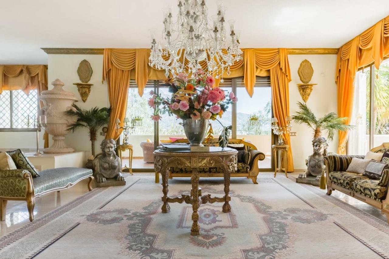 Villa Royal Empire *