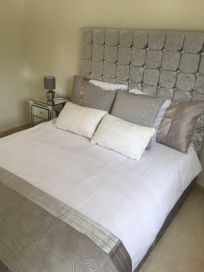 Ferienhaus Fascinating & Luxurious Golf,mountain & Garden View Porto Banus *