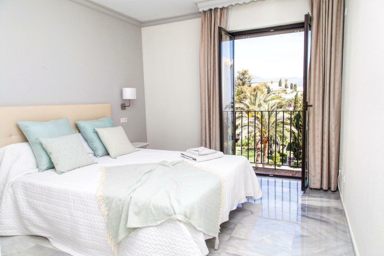 Puerto Banus. Urb Jardines Del Puerto. For Up To 6 * Marbella